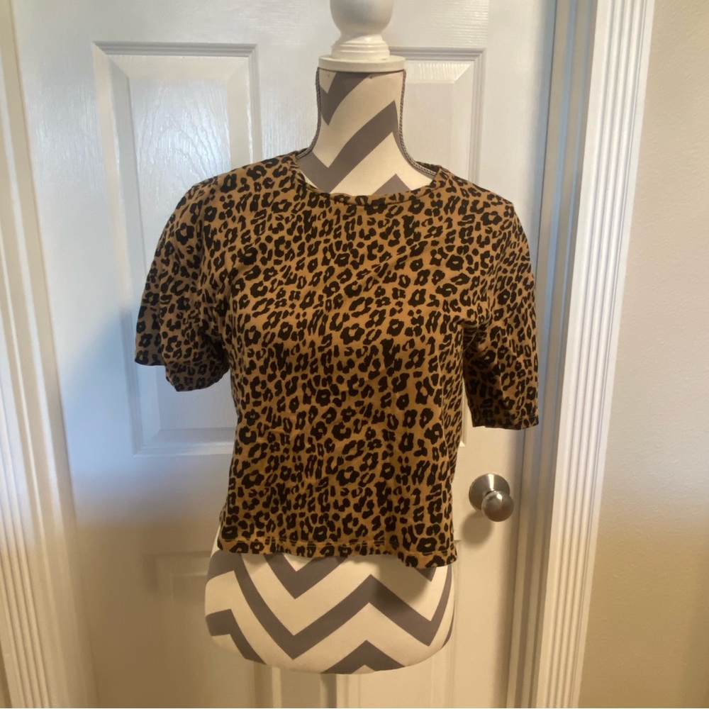 Womens cheetah print cropped tee shirt